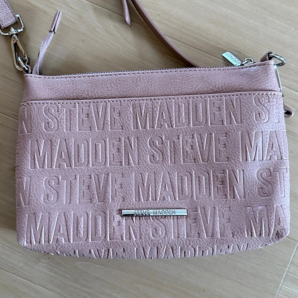 STEVE MADDEN SOFT PINK CROSSBODY PURSE ADJUSTABLE SHOULDER STRAP TOP ZIP CLOSURE